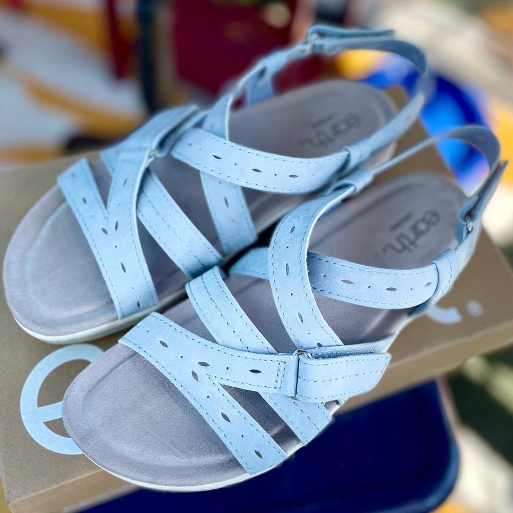 earth Samsin Round Toe Strappy Casual Flat Sandals 8.5 NWT